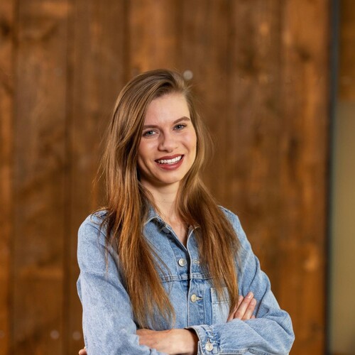 Melanie van der Schee